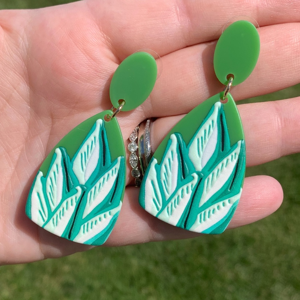 Lois Aloe Green Printed Plant Earrings